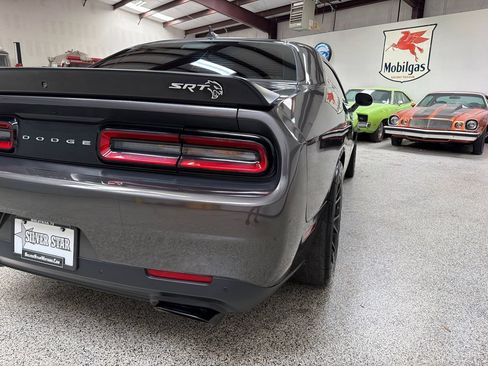 Used 2016 Dodge Challenger SRT Hellcat RWD image 16