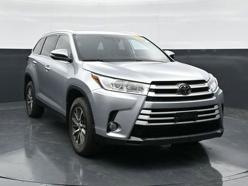 Used 2019 Toyota Highlander XLE AWD/4WD image 4