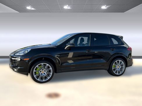 Used 2018 Porsche Cayenne S AWD/4WD image 2