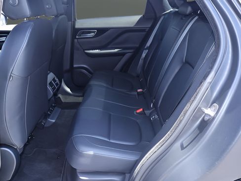 Used 2018 Jaguar F-PACE Premium AWD/4WD image 16