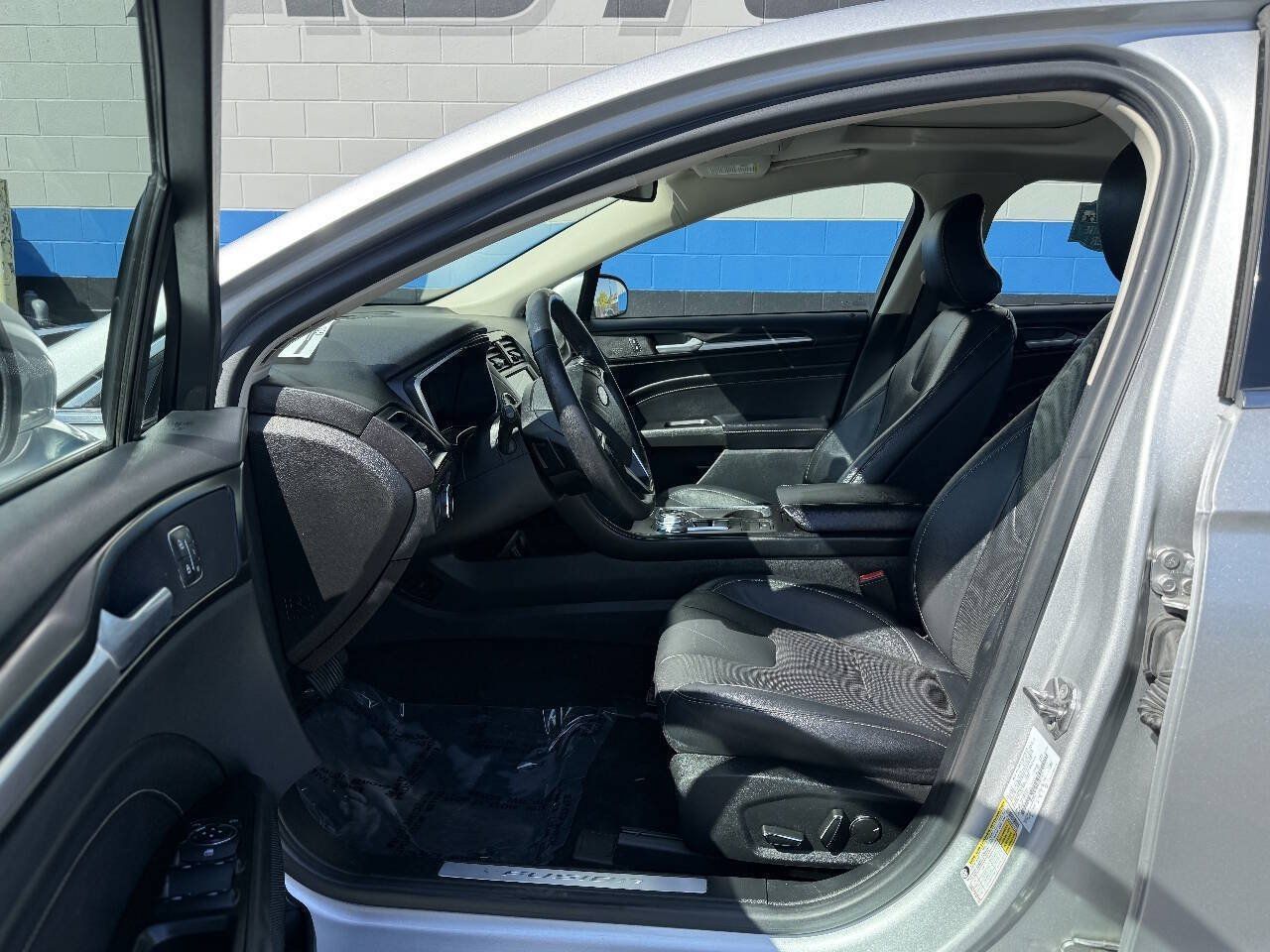 Used 2019 Ford Fusion Titanium FWD image 9