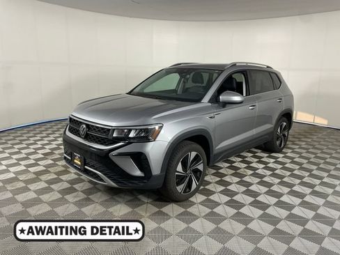 Used 2024 Volkswagen Taos SE AWD/4WD image 1