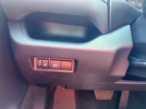 Certified 2025 Toyota RAV4 XLE FWD image 21