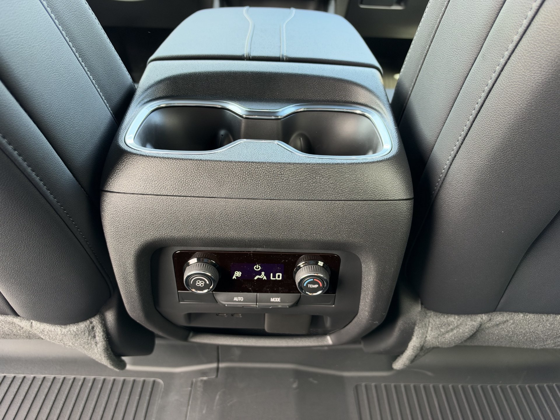 New 2027 Chevrolet Traverse LT w/ Driver Confidence Package FWD image 17
