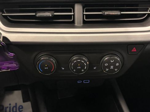Used 2025 Chevrolet Trax LS w/ LS Convenience Package FWD image 44