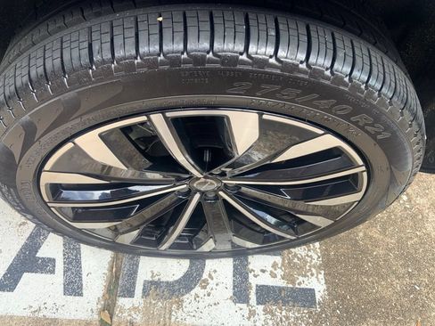 Certified 2025 Volvo XC90 B5 Core AWD/4WD image 9