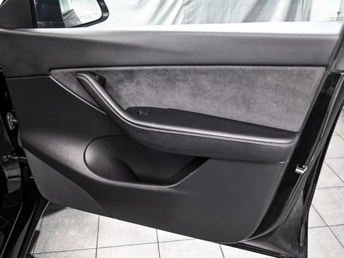 Used 2021 Tesla Model Y Long Range AWD/4WD image 19