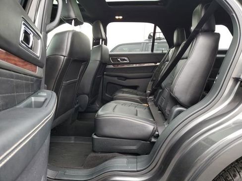 Used 2018 Ford Explorer Platinum image 31
