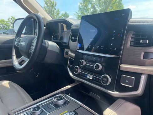 Used 2024 Ford Expedition Max Limited AWD/4WD image 30