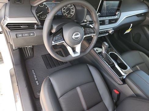 New 2025 Nissan Altima 2.5 SR image 32