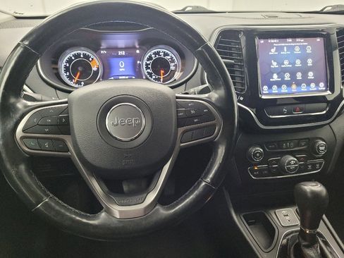 Used 2020 Jeep Cherokee Limited image 22