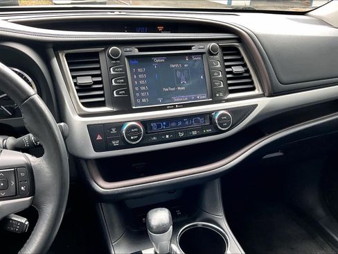 Used 2015 Toyota Highlander XLE image 7