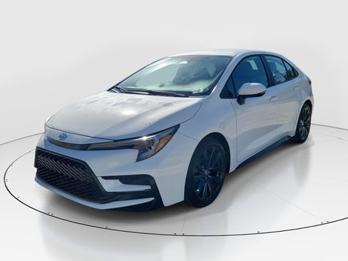 Certified 2023 Toyota Corolla SE FWD image 3