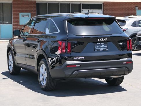 Used 2023 Kia Sorento LX FWD image 6