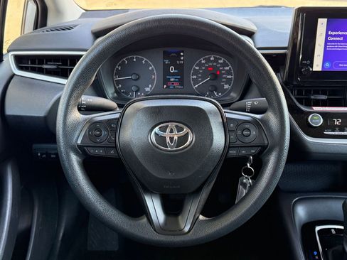 Used 2025 Toyota Corolla LE FWD image 28