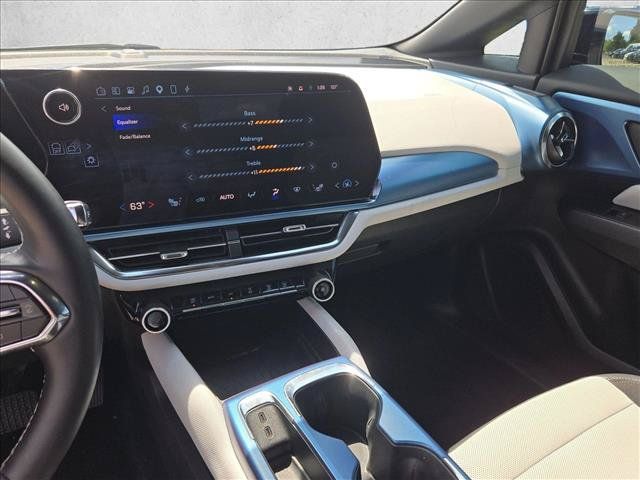 Used 2025 Chevrolet Equinox EV LT w/ Convenience Package FWD image 11