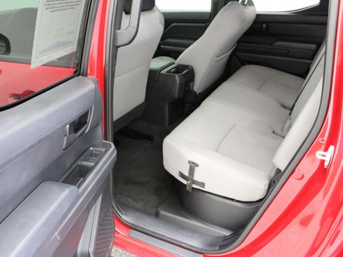 Used 2024 Toyota Tacoma SR5 AWD/4WD image 27