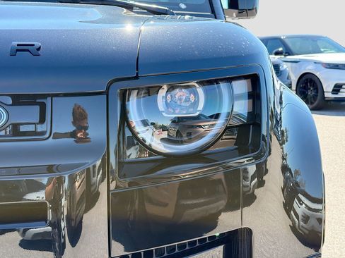 New 2026 Land Rover Defender 110 X-Dynamic SE image 9