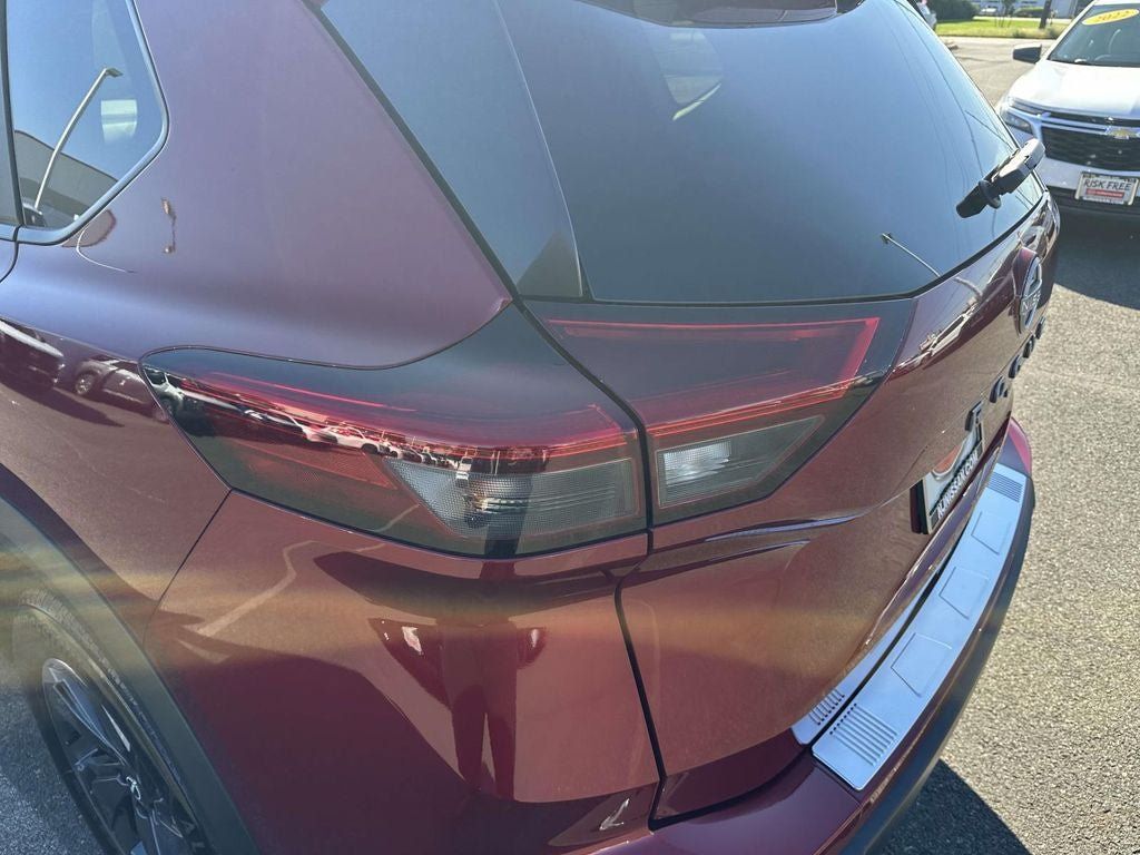 Certified 2025 Nissan Rogue SV AWD/4WD image 9