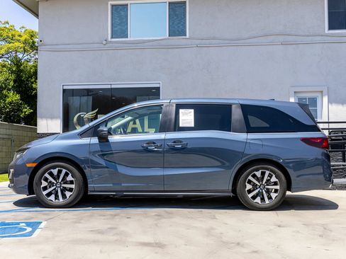 Used 2025 Honda Odyssey EX-L image 9