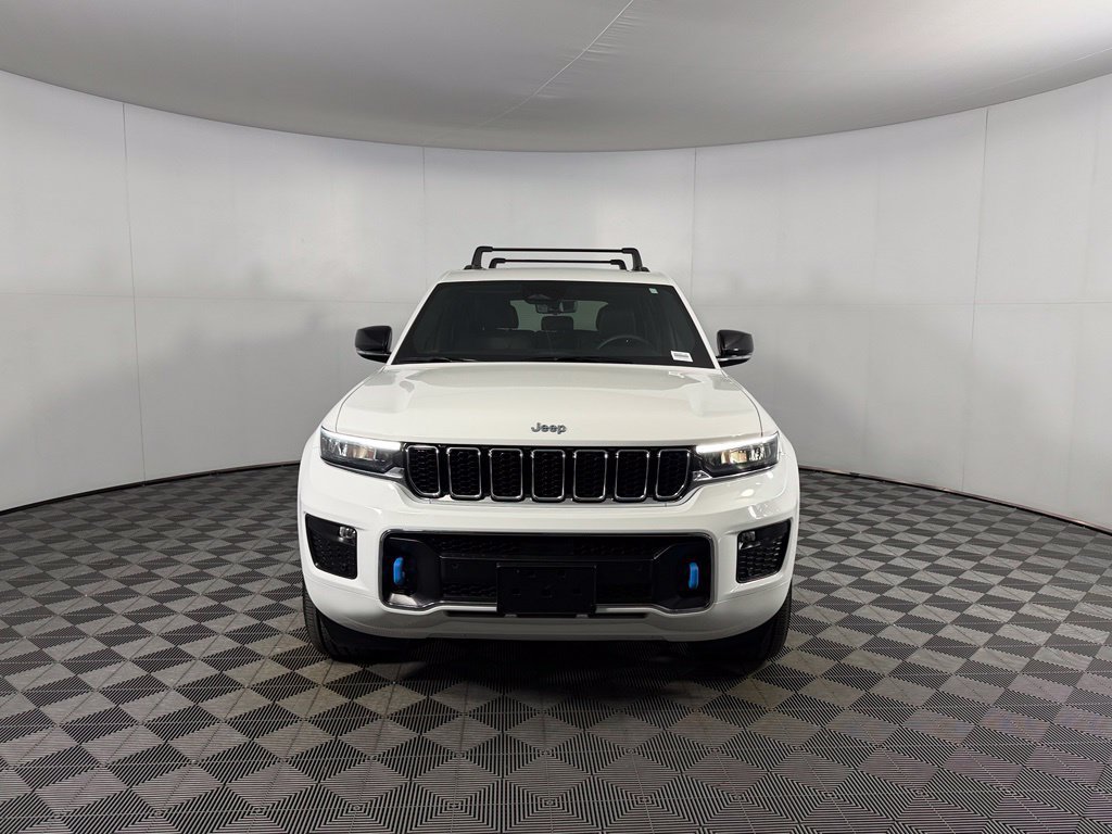 Used 2023 Jeep Grand Cherokee Overland w/ Luxury Tech Group IV AWD/4WD image 3