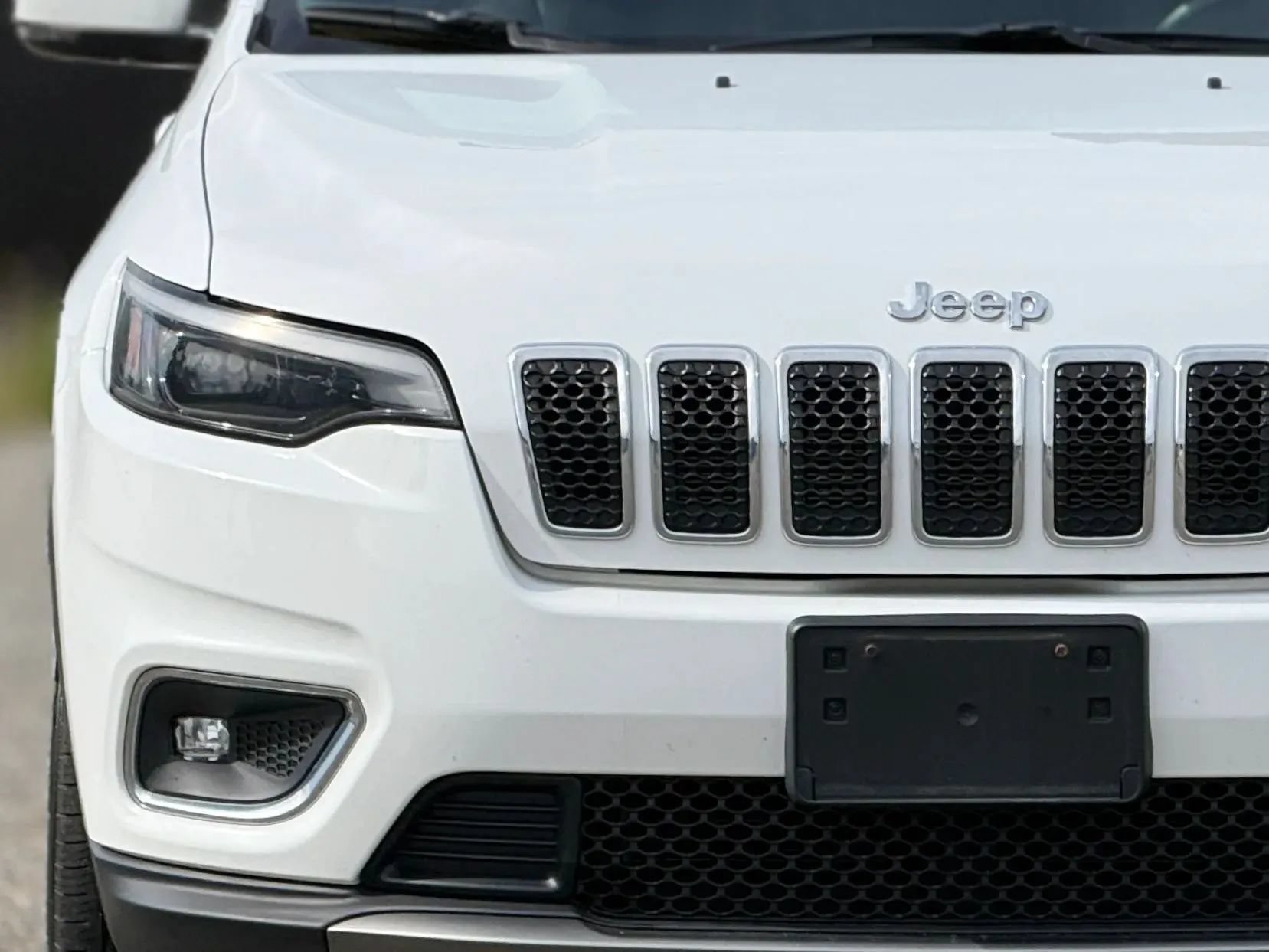 Used 2019 Jeep Cherokee Limited AWD/4WD image 11