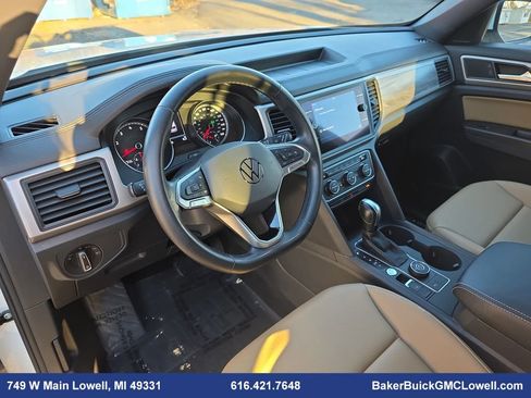 Used 2020 Volkswagen Atlas Cross Sport SE w/ Towing Package image 17