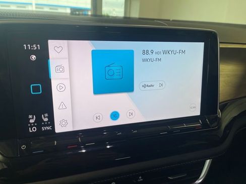 Used 2024 Volkswagen Atlas SE w/ Panoramic Sunroof Package AWD/4WD image 11