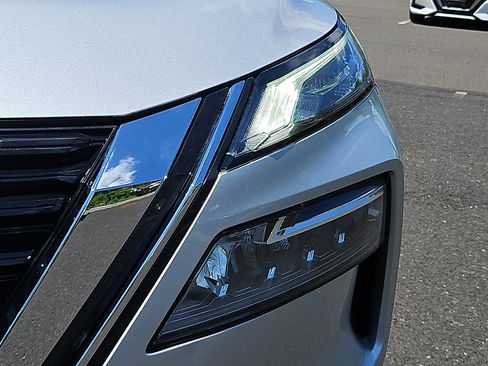 Certified 2023 Nissan Rogue SV AWD/4WD image 9