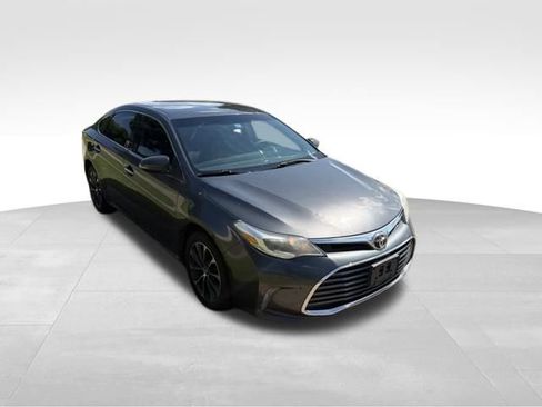 Used 2016 Toyota Avalon XLE FWD image 1