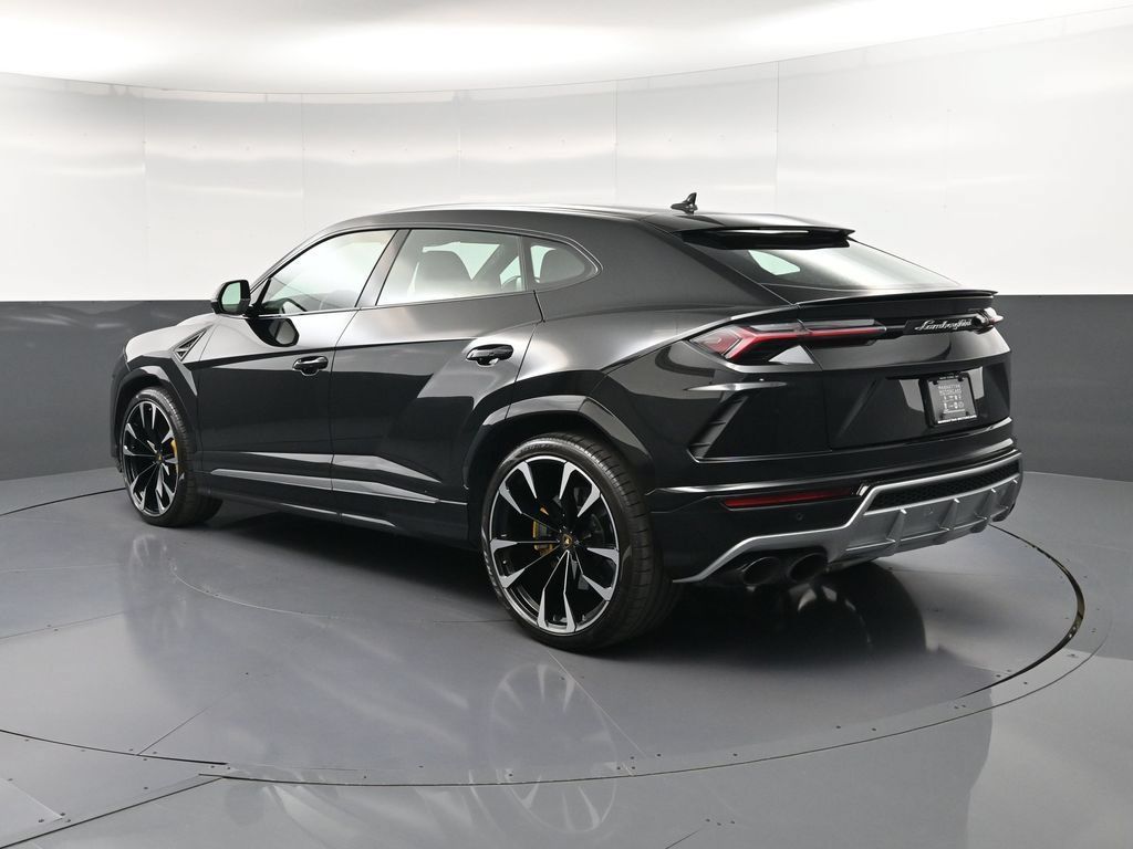 Used 2022 Lamborghini Urus AWD/4WD image 3