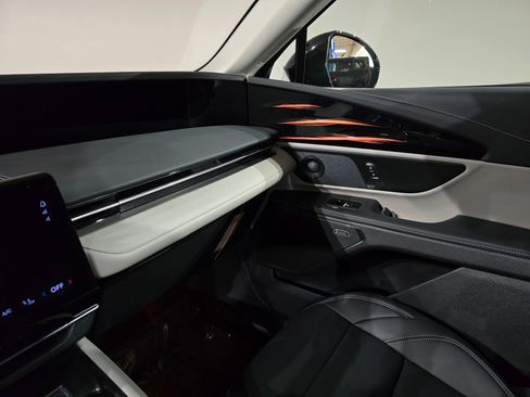 New 2025 Lincoln Nautilus Premier w/ Equipment Group 102A image 28