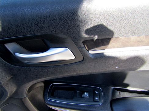 Used 2016 Chrysler 300 C image 26