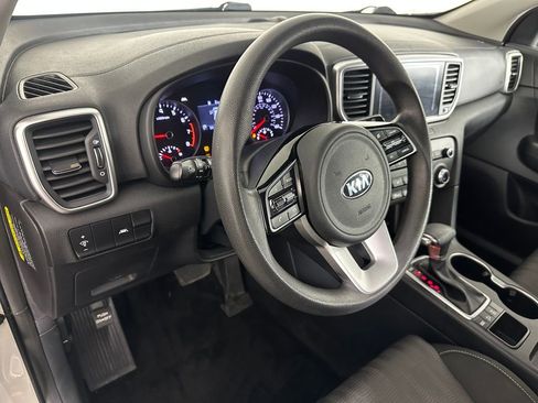 Used 2020 Kia Sportage LX image 9