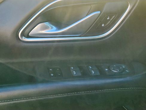 Used 2024 Chevrolet Suburban LT image 18