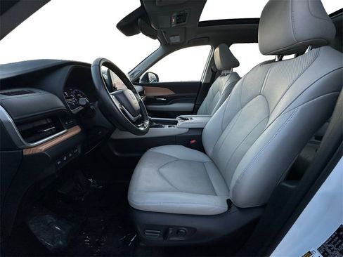 Used 2024 Toyota Grand Highlander Limited image 9