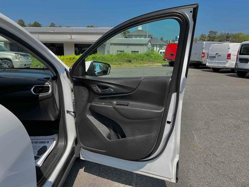 Used 2023 Chevrolet Equinox LT w/ LPO, Floor Liner Package image 16