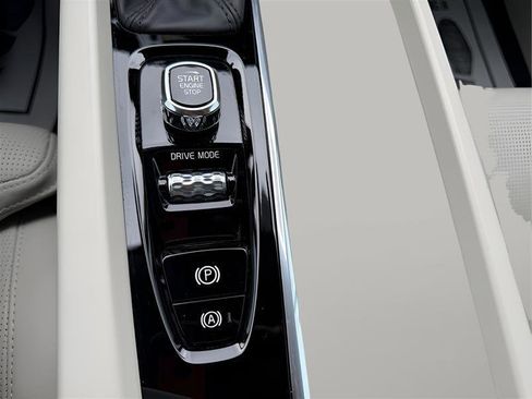 Used 2021 Volvo XC60 T5 Inscription w/ Protection Package Premier image 33