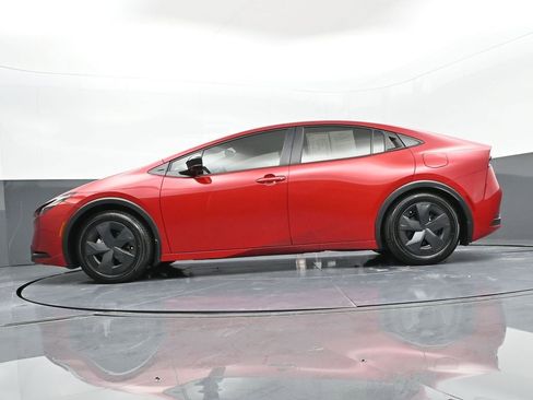 Used 2024 Toyota Prius LE image 33