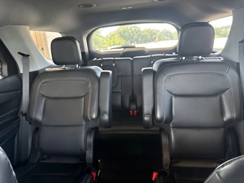 Used 2022 Ford Explorer XLT w/ Equipment Group 202A AWD/4WD image 23