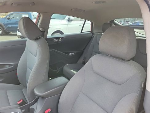 Used 2022 Hyundai Ioniq SE image 18