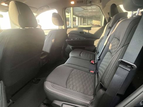 Used 2024 Nissan Pathfinder SV image 11