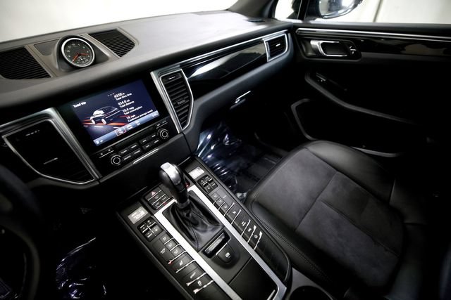 Used 2017 Porsche Macan AWD/4WD image 8