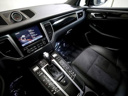 Used 2017 Porsche Macan AWD/4WD image 8