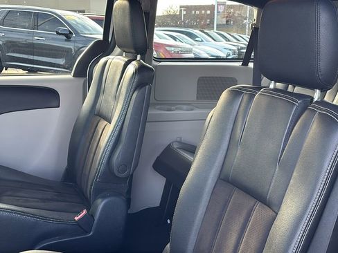 Used 2019 Dodge Grand Caravan SXT image 27