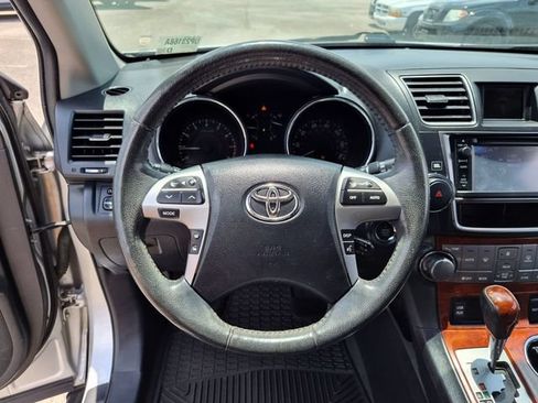Used 2013 Toyota Highlander Limited FWD image 14