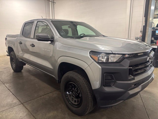 Used 2025 Chevrolet Colorado W/T w/ Advanced Trailering Package AWD/4WD image 3