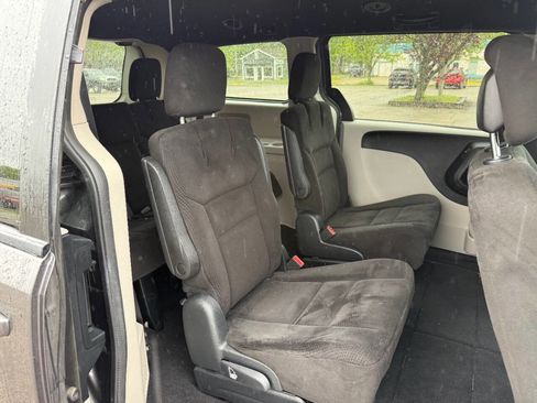 Used 2016 Dodge Grand Caravan SE FWD image 27