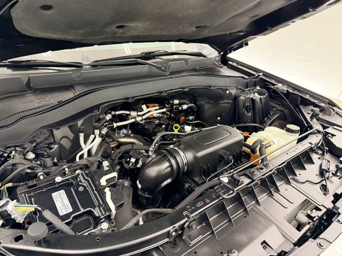 Used 2022 Ford Explorer XLT image 13