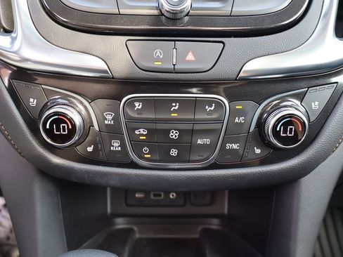 Used 2023 Chevrolet Equinox Premier image 25